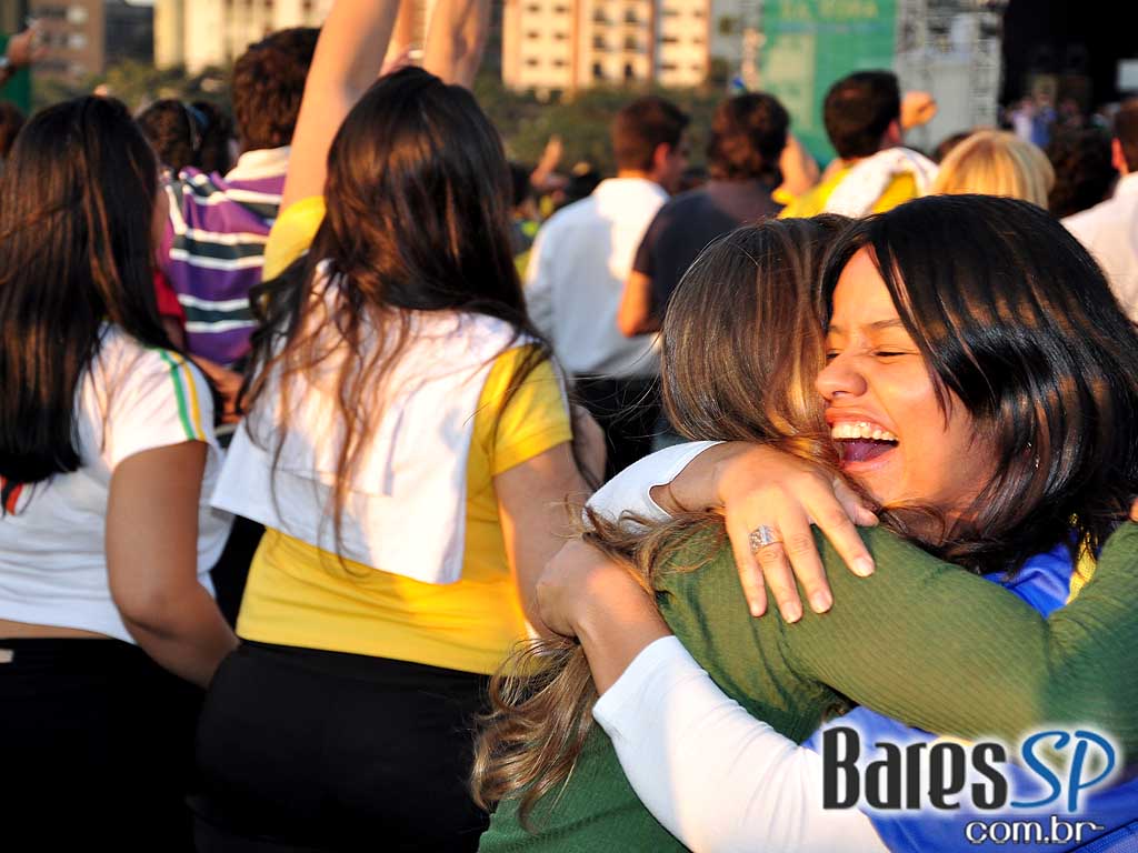 Parque da Copa no Jockey Club reune as pessoas para torcer pelo Brasil na Copa do Mundo 2010 e ainda curtir shows de qualidade Parque da Copa no Jockey Club reune as pessoas para torcer pelo Brasil na Copa do Mundo 2010 e ainda curtir shows de qualidade