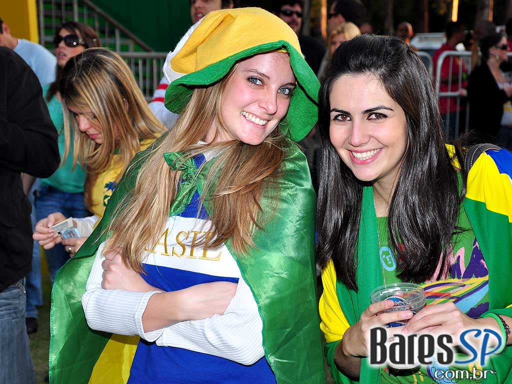 Parque da Copa no Jockey Club reune as pessoas para torcer pelo Brasil na Copa do Mundo 2010 e ainda curtir shows de qualidade Parque da Copa no Jockey Club reune as pessoas para torcer pelo Brasil na Copa do Mundo 2010 e ainda curtir shows de qualidade