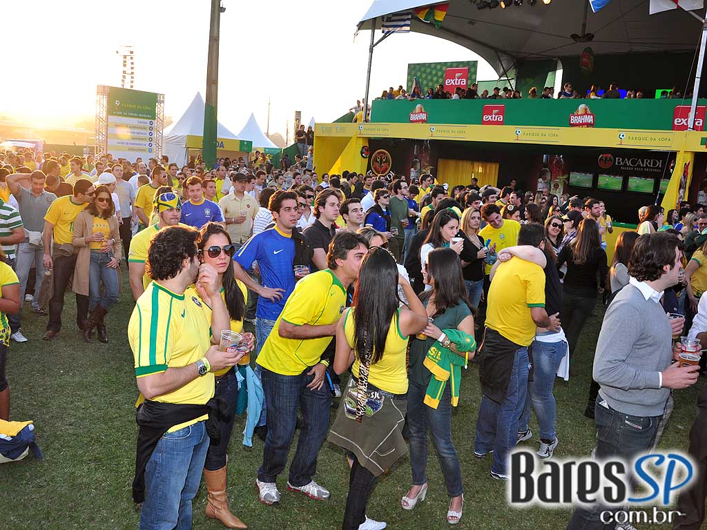 Parque da Copa no Jockey Club reune as pessoas para torcer pelo Brasil na Copa do Mundo 2010 e ainda curtir shows de qualidade Parque da Copa no Jockey Club reune as pessoas para torcer pelo Brasil na Copa do Mundo 2010 e ainda curtir shows de qualidade