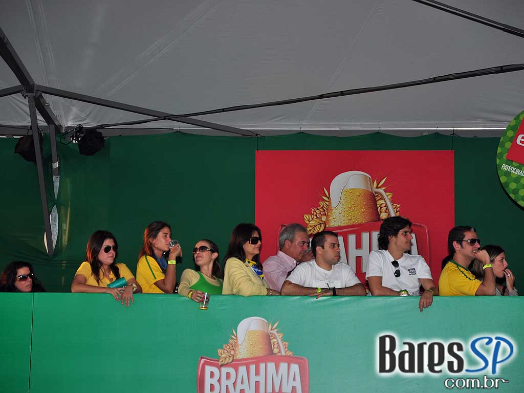 Parque da Copa no Jockey Club reune as pessoas para torcer pelo Brasil na Copa do Mundo 2010 e ainda curtir shows de qualidade Parque da Copa no Jockey Club reune as pessoas para torcer pelo Brasil na Copa do Mundo 2010 e ainda curtir shows de qualidade