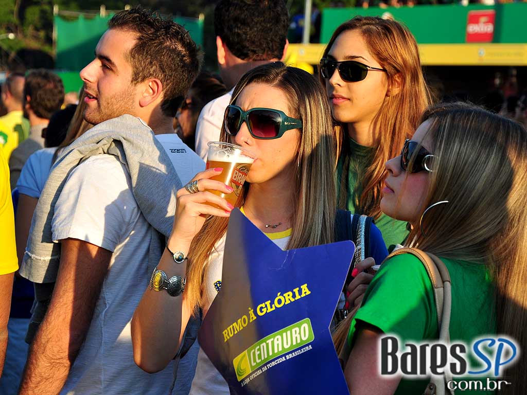 Parque da Copa no Jockey Club reune as pessoas para torcer pelo Brasil na Copa do Mundo 2010 e ainda curtir shows de qualidade Parque da Copa no Jockey Club reune as pessoas para torcer pelo Brasil na Copa do Mundo 2010 e ainda curtir shows de qualidade