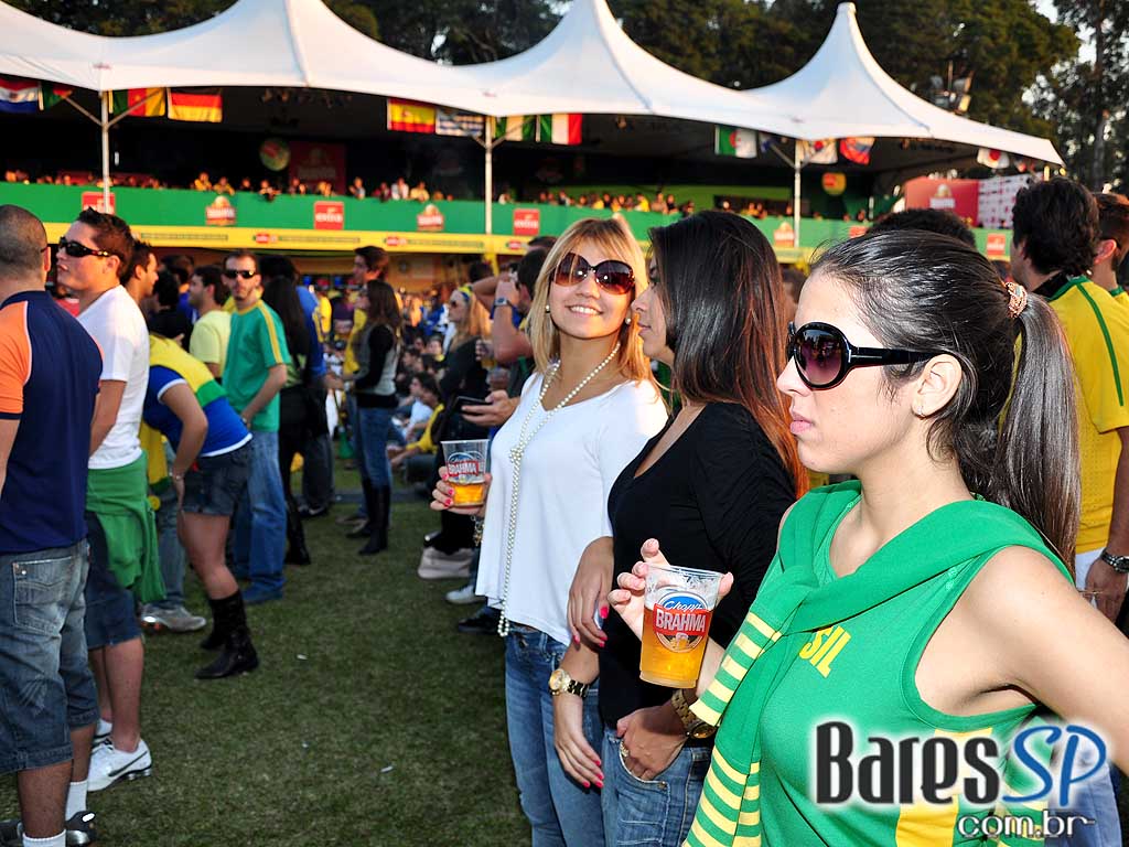 Parque da Copa no Jockey Club reune as pessoas para torcer pelo Brasil na Copa do Mundo 2010 e ainda curtir shows de qualidade Parque da Copa no Jockey Club reune as pessoas para torcer pelo Brasil na Copa do Mundo 2010 e ainda curtir shows de qualidade