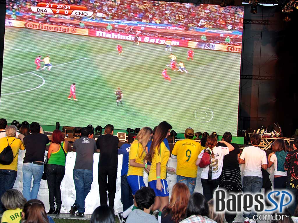 Parque da Copa no Jockey Club reune as pessoas para torcer pelo Brasil na Copa do Mundo 2010 e ainda curtir shows de qualidade Parque da Copa no Jockey Club reune as pessoas para torcer pelo Brasil na Copa do Mundo 2010 e ainda curtir shows de qualidade