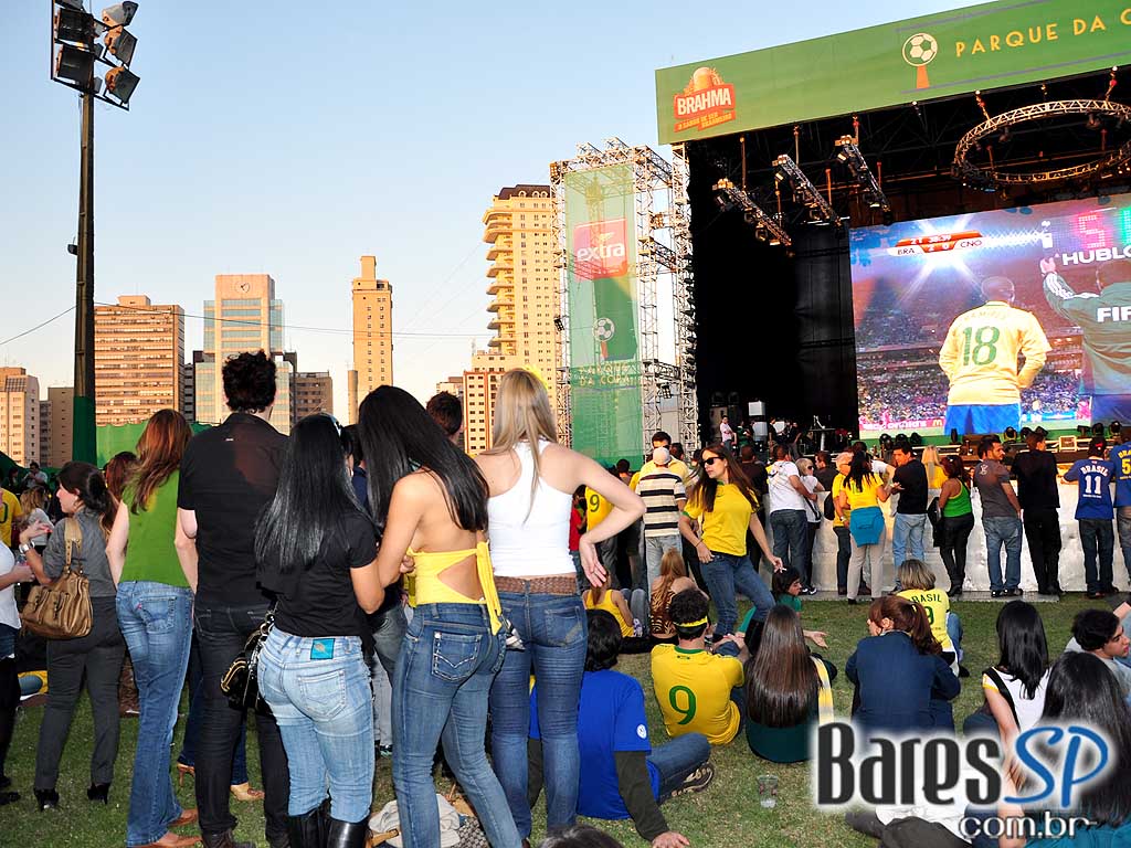 Parque da Copa no Jockey Club reune as pessoas para torcer pelo Brasil na Copa do Mundo 2010 e ainda curtir shows de qualidade Parque da Copa no Jockey Club reune as pessoas para torcer pelo Brasil na Copa do Mundo 2010 e ainda curtir shows de qualidade