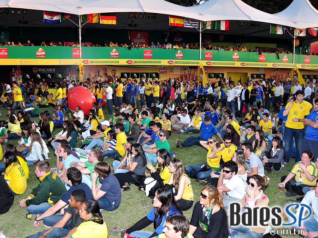 Parque da Copa no Jockey Club reune as pessoas para torcer pelo Brasil na Copa do Mundo 2010 e ainda curtir shows de qualidade Parque da Copa no Jockey Club reune as pessoas para torcer pelo Brasil na Copa do Mundo 2010 e ainda curtir shows de qualidade