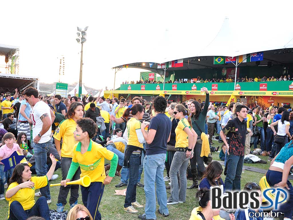 Parque da Copa no Jockey Club reune as pessoas para torcer pelo Brasil na Copa do Mundo 2010 e ainda curtir shows de qualidade Parque da Copa no Jockey Club reune as pessoas para torcer pelo Brasil na Copa do Mundo 2010 e ainda curtir shows de qualidade