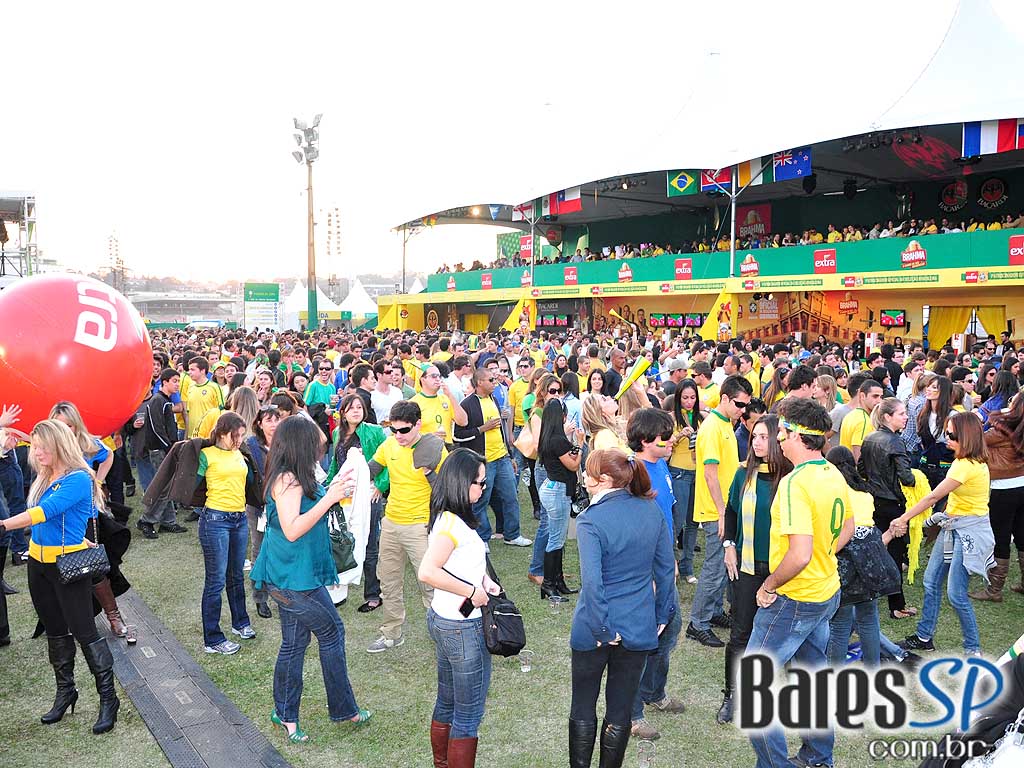 Parque da Copa no Jockey Club reune as pessoas para torcer pelo Brasil na Copa do Mundo 2010 e ainda curtir shows de qualidade Parque da Copa no Jockey Club reune as pessoas para torcer pelo Brasil na Copa do Mundo 2010 e ainda curtir shows de qualidade