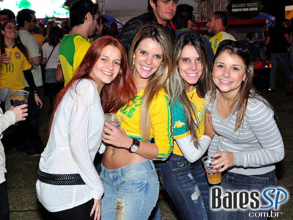 Parque da Copa no Jockey Club reune as pessoas para torcer pelo Brasil na Copa do Mundo 2010 e ainda curtir shows de qualidade Parque da Copa no Jockey Club reune as pessoas para torcer pelo Brasil na Copa do Mundo 2010 e ainda curtir shows de qualidade