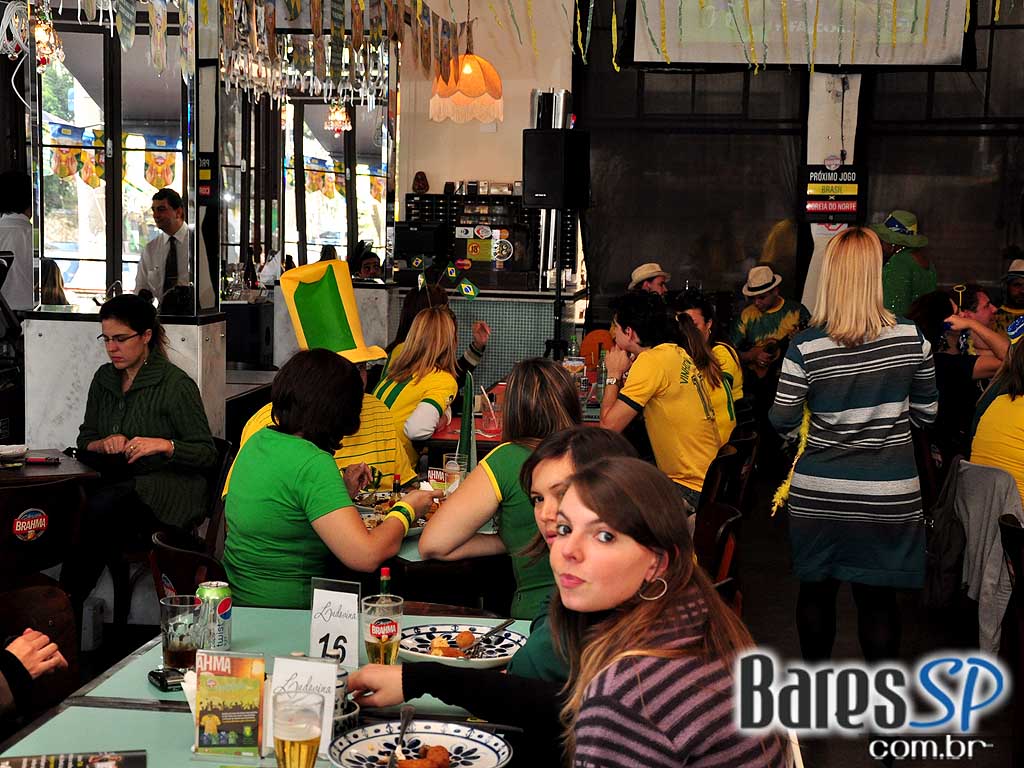 Copa do Mundo no Bar Ludovina (Seleção Brasileira de Bares) Copa do Mundo no Bar Ludovina (Seleção Brasileira de Bares)