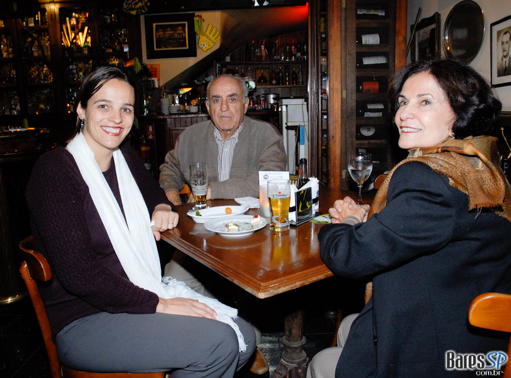 Noite de lançamento do livro “O dedo na ferida menos imposto, mais consumo” de Alberto Carlos Almeida no São Pedro São Paulo Noite de lançamento do livro “O dedo na ferida menos imposto, mais consumo” de Alberto Carlos Almeida no São Pedro São Paulo