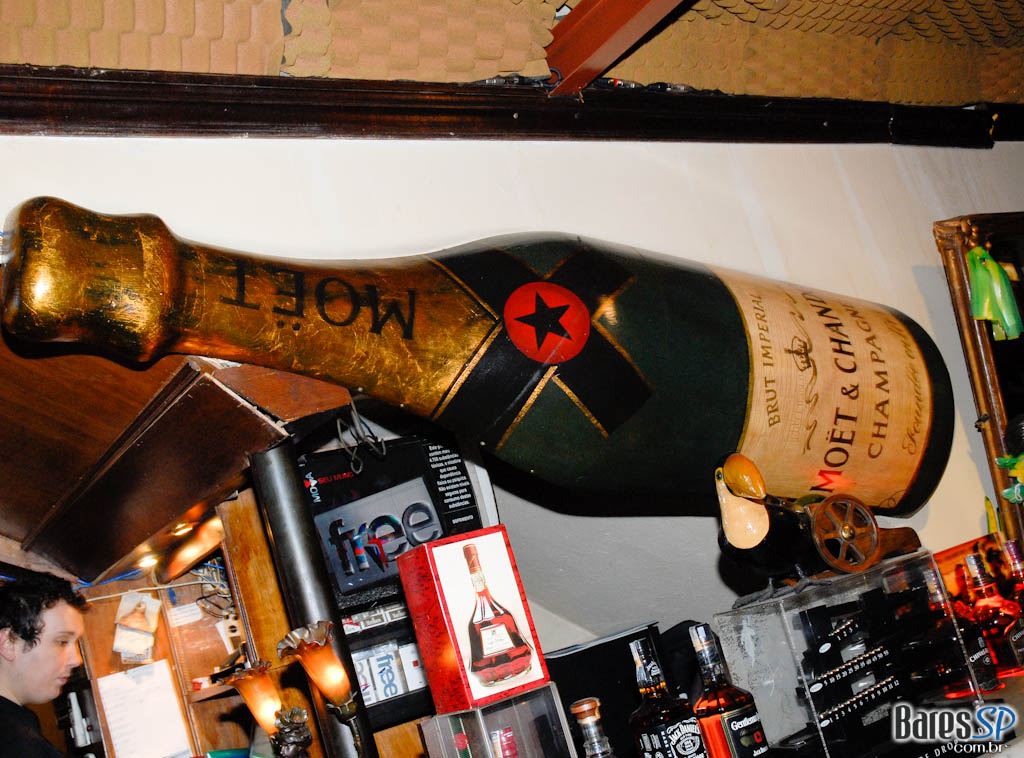 Noite de lançamento do livro “O dedo na ferida menos imposto, mais consumo” de Alberto Carlos Almeida no São Pedro São Paulo Noite de lançamento do livro “O dedo na ferida menos imposto, mais consumo” de Alberto Carlos Almeida no São Pedro São Paulo