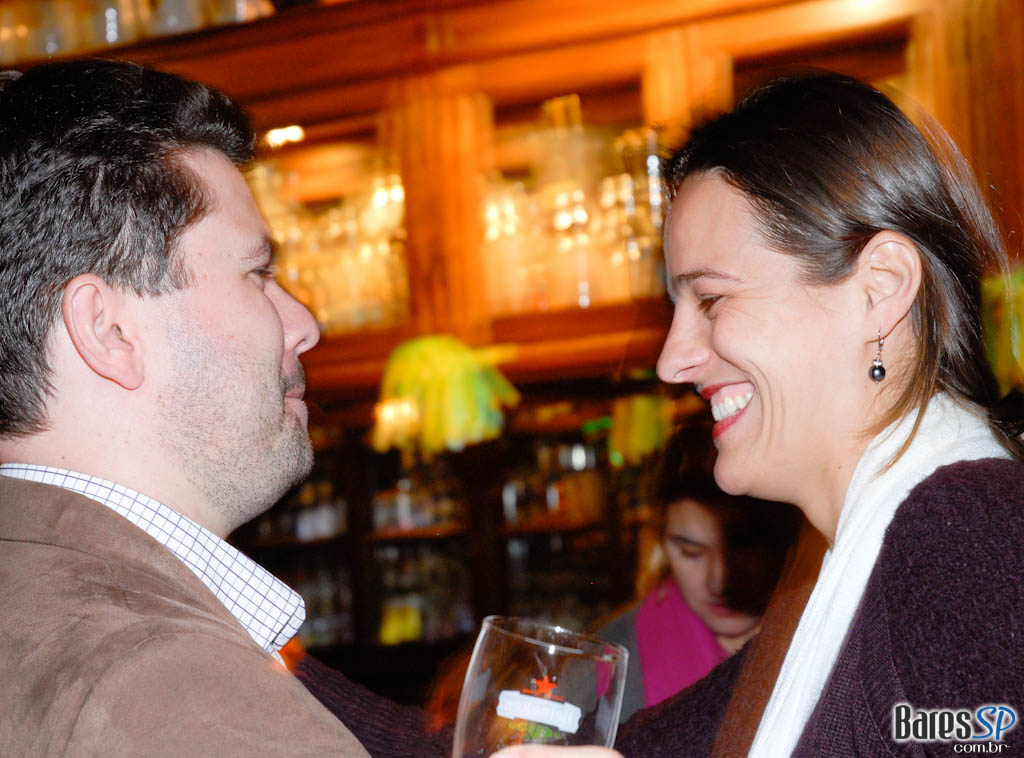 Noite de lançamento do livro “O dedo na ferida menos imposto, mais consumo” de Alberto Carlos Almeida no São Pedro São Paulo Noite de lançamento do livro “O dedo na ferida menos imposto, mais consumo” de Alberto Carlos Almeida no São Pedro São Paulo