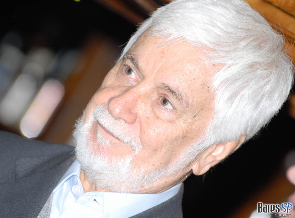 Noite de lançamento do livro “O dedo na ferida menos imposto, mais consumo” de Alberto Carlos Almeida no São Pedro São Paulo Noite de lançamento do livro “O dedo na ferida menos imposto, mais consumo” de Alberto Carlos Almeida no São Pedro São Paulo