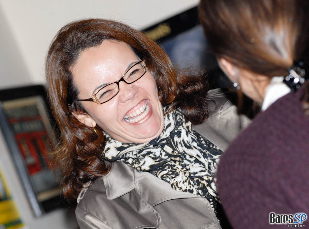 Noite de lançamento do livro “O dedo na ferida menos imposto, mais consumo” de Alberto Carlos Almeida no São Pedro São Paulo Noite de lançamento do livro “O dedo na ferida menos imposto, mais consumo” de Alberto Carlos Almeida no São Pedro São Paulo