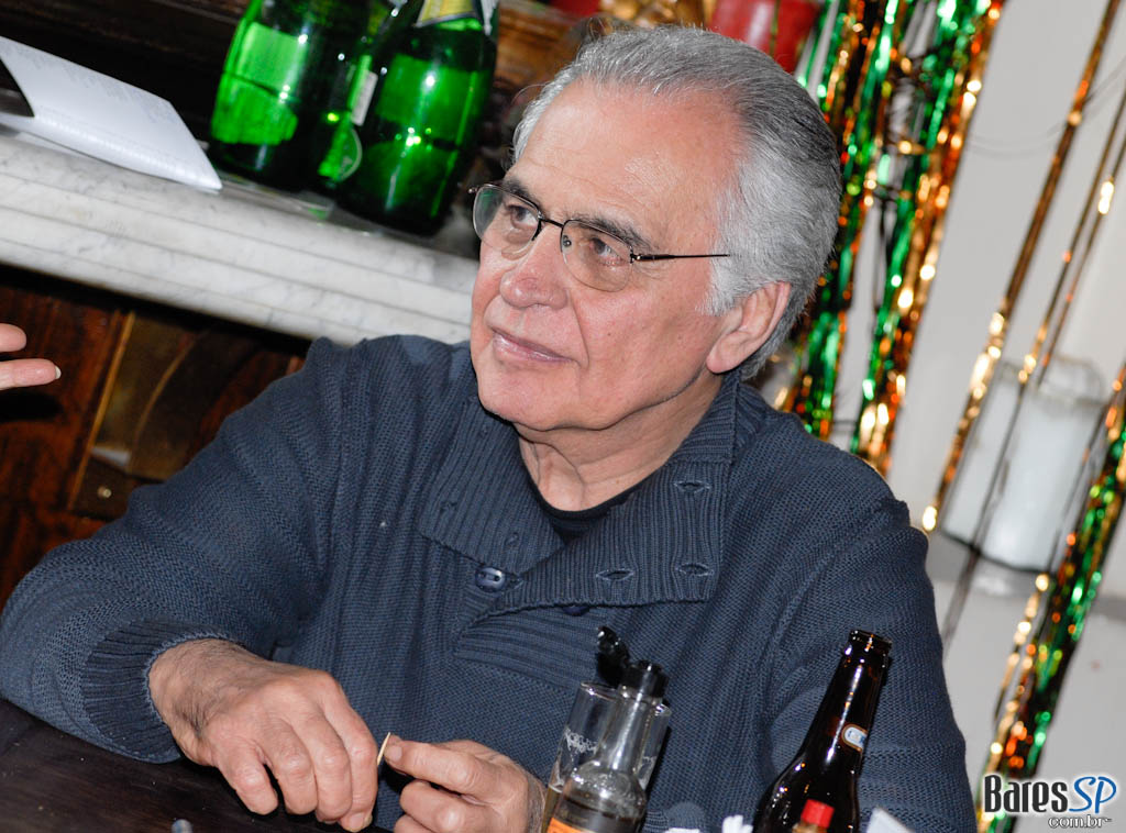 Noite de lançamento do livro “O dedo na ferida menos imposto, mais consumo” de Alberto Carlos Almeida no São Pedro São Paulo Noite de lançamento do livro “O dedo na ferida menos imposto, mais consumo” de Alberto Carlos Almeida no São Pedro São Paulo