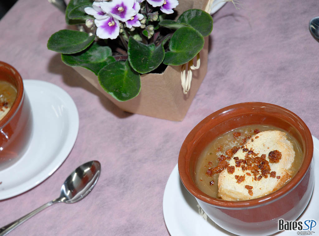 Famosa Sopa de Cebola do antigo Ceasa estará de volta ao restaurante da Ceagesp Famosa Sopa de Cebola do antigo Ceasa estará de volta ao restaurante da Ceagesp
