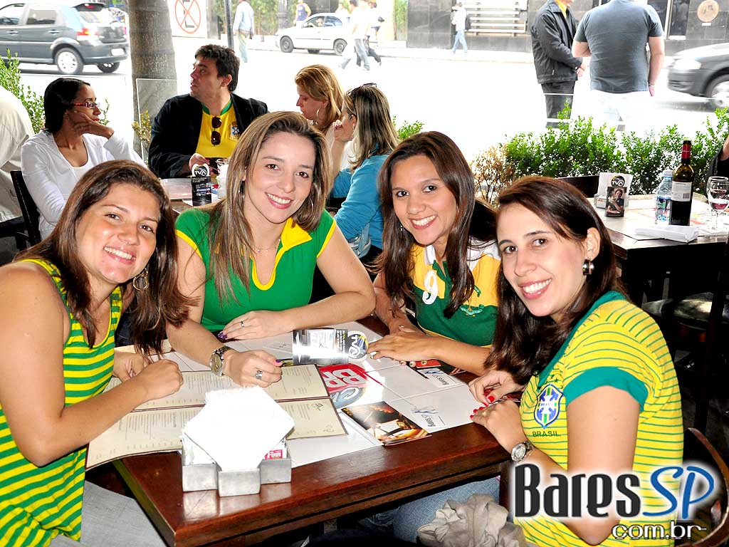 Ganhe sua Bandeira no Bar Brahma e torça para o Brasil na Copa (Seleção Brasileira de Bares) Ganhe sua Bandeira no Bar Brahma e torça para o Brasil na Copa (Seleção Brasileira de Bares)