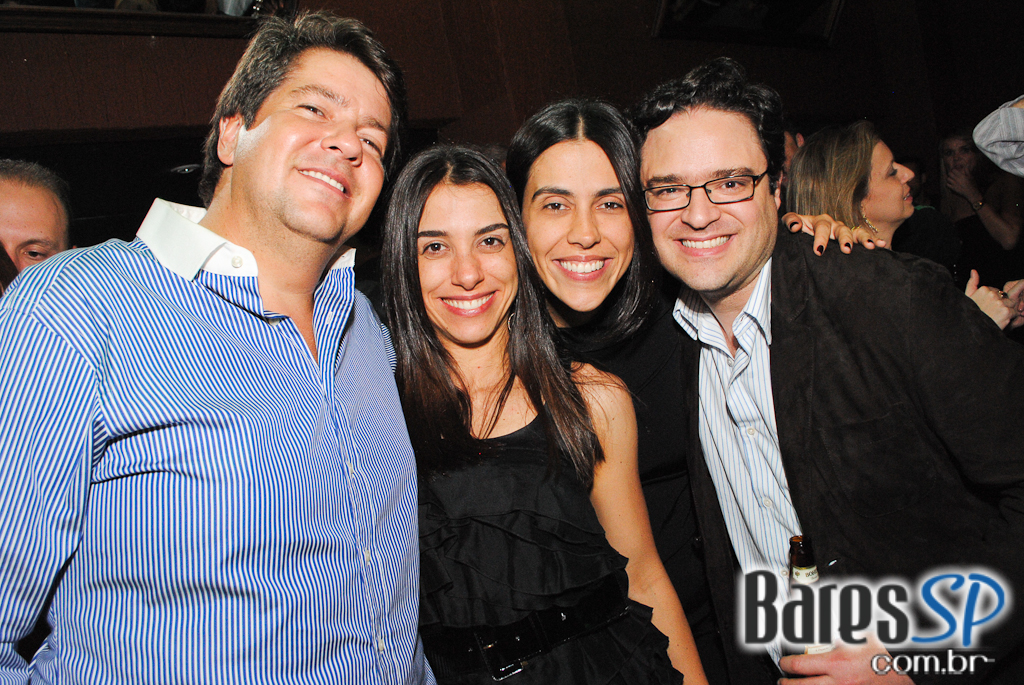 Junno e Filhos de Ninguém e Banda Faibe no Piove Junno e Filhos de Ninguém e Banda Faibe no Piove