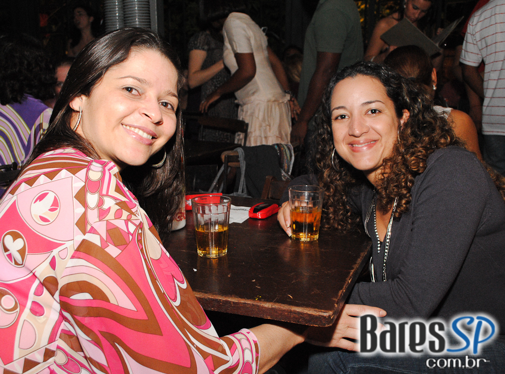 MPB, Pop Rock e Música Comercial no Bar Camará MPB, Pop Rock e Música Comercial no Bar Camará