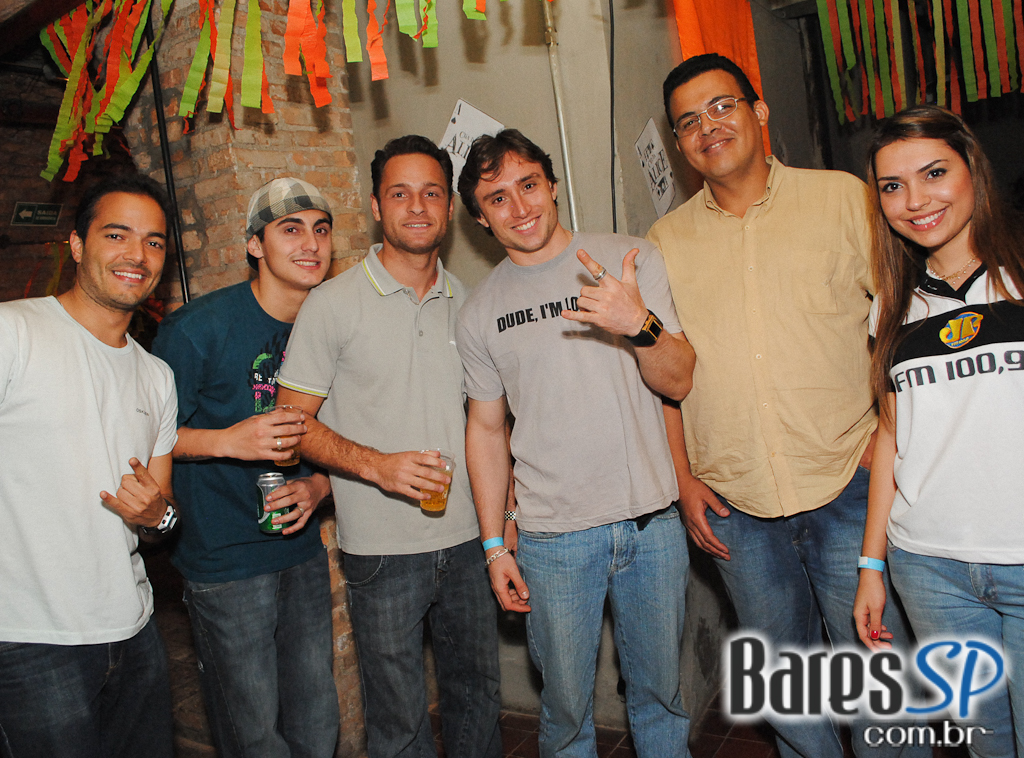 Festa carioca Chá da Alice estreiou em São Paulo na Casa das Caldeiras Festa carioca Chá da Alice estreiou em São Paulo na Casa das Caldeiras