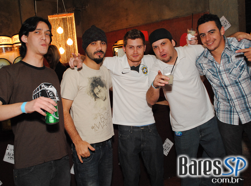 Festa carioca Chá da Alice estreiou em São Paulo na Casa das Caldeiras Festa carioca Chá da Alice estreiou em São Paulo na Casa das Caldeiras