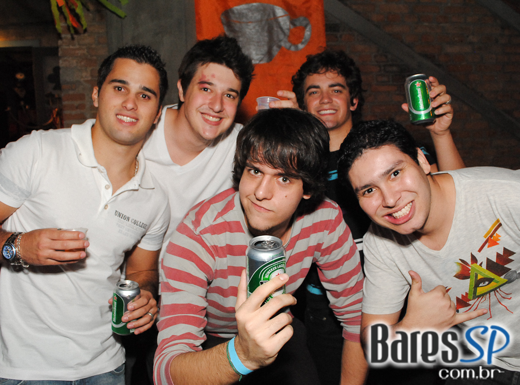 Festa carioca Chá da Alice estreiou em São Paulo na Casa das Caldeiras Festa carioca Chá da Alice estreiou em São Paulo na Casa das Caldeiras