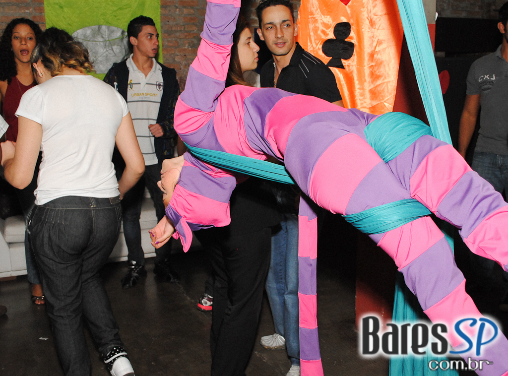 Festa carioca Chá da Alice estreiou em São Paulo na Casa das Caldeiras Festa carioca Chá da Alice estreiou em São Paulo na Casa das Caldeiras