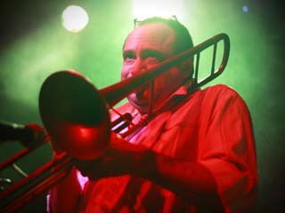 Bocato e Jam Suburbana na segunda-feira do Comitê Club