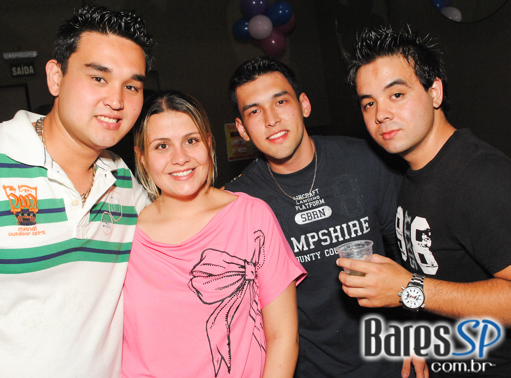 Banda Viva a Noite na festa de 6 anos da Trash 80's Vila Olímpia Banda Viva a Noite na festa de 6 anos da Trash 80's Vila Olímpia