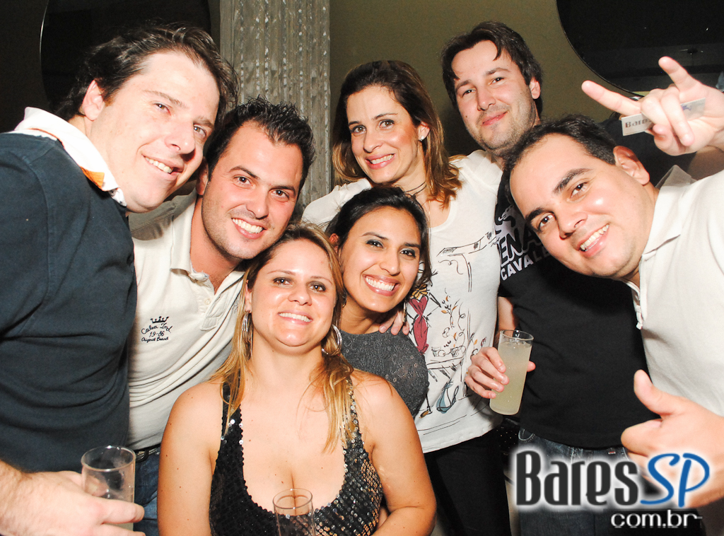 Banda Viva a Noite na festa de 6 anos da Trash 80's Vila Olímpia Banda Viva a Noite na festa de 6 anos da Trash 80's Vila Olímpia