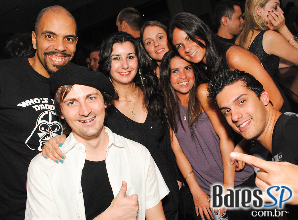 Banda Viva a Noite na festa de 6 anos da Trash 80's Vila Olímpia Banda Viva a Noite na festa de 6 anos da Trash 80's Vila Olímpia