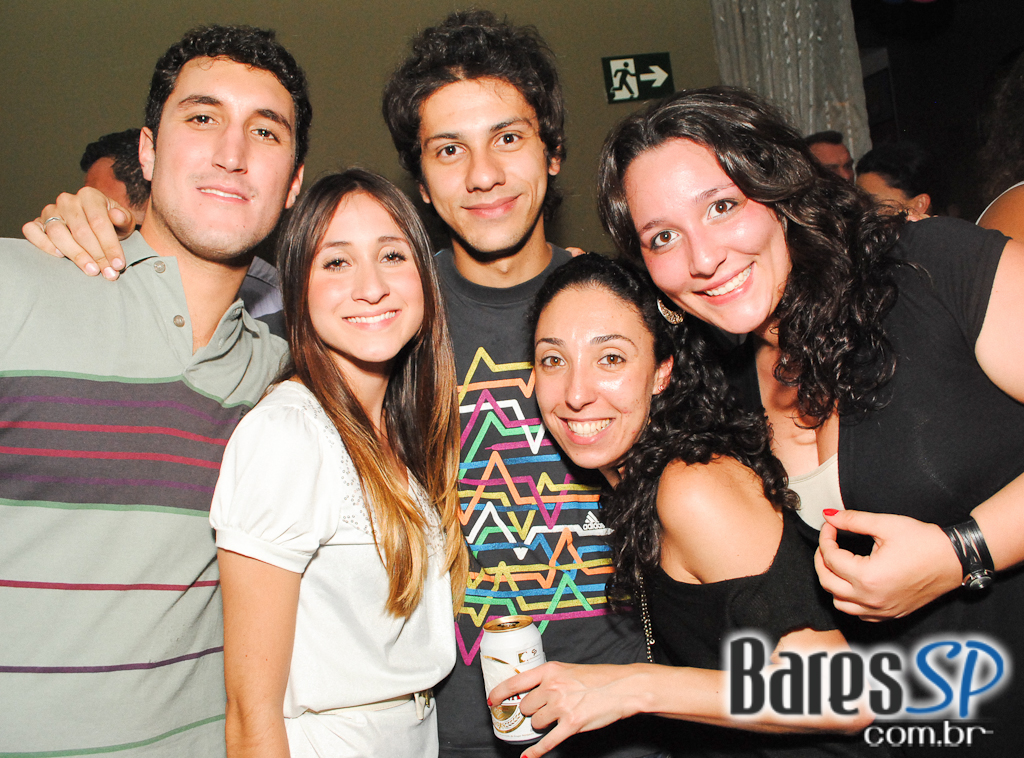 Banda Viva a Noite na festa de 6 anos da Trash 80's Vila Olímpia Banda Viva a Noite na festa de 6 anos da Trash 80's Vila Olímpia