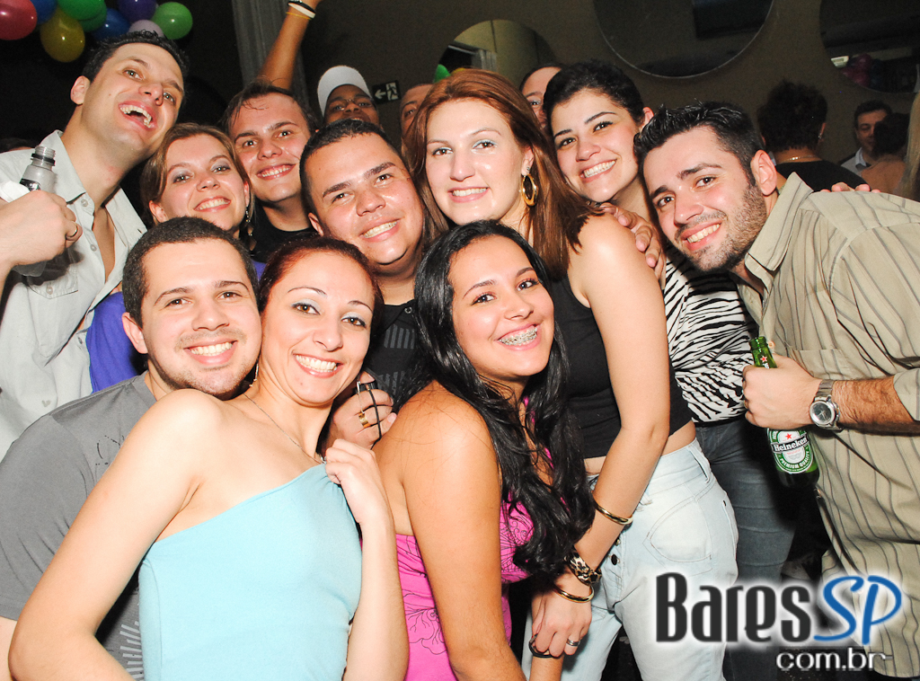 Banda Viva a Noite na festa de 6 anos da Trash 80's Vila Olímpia Banda Viva a Noite na festa de 6 anos da Trash 80's Vila Olímpia