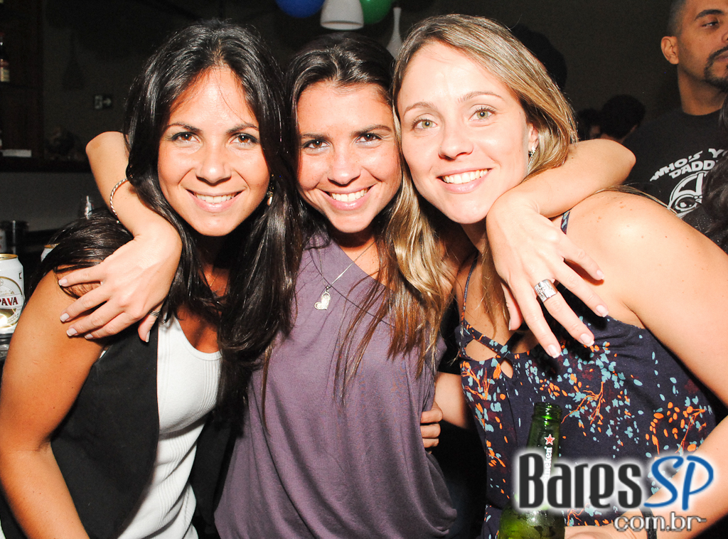 Banda Viva a Noite na festa de 6 anos da Trash 80's Vila Olímpia Banda Viva a Noite na festa de 6 anos da Trash 80's Vila Olímpia