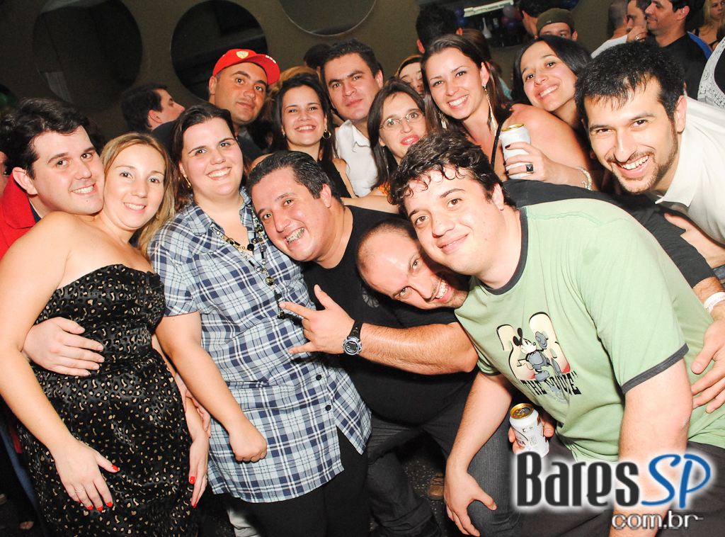 Banda Viva a Noite na festa de 6 anos da Trash 80's Vila Olímpia Banda Viva a Noite na festa de 6 anos da Trash 80's Vila Olímpia