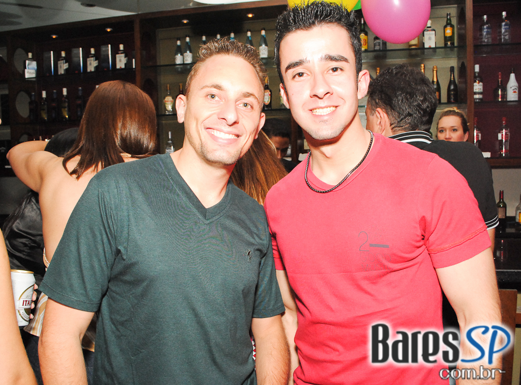 Banda Viva a Noite na festa de 6 anos da Trash 80's Vila Olímpia Banda Viva a Noite na festa de 6 anos da Trash 80's Vila Olímpia