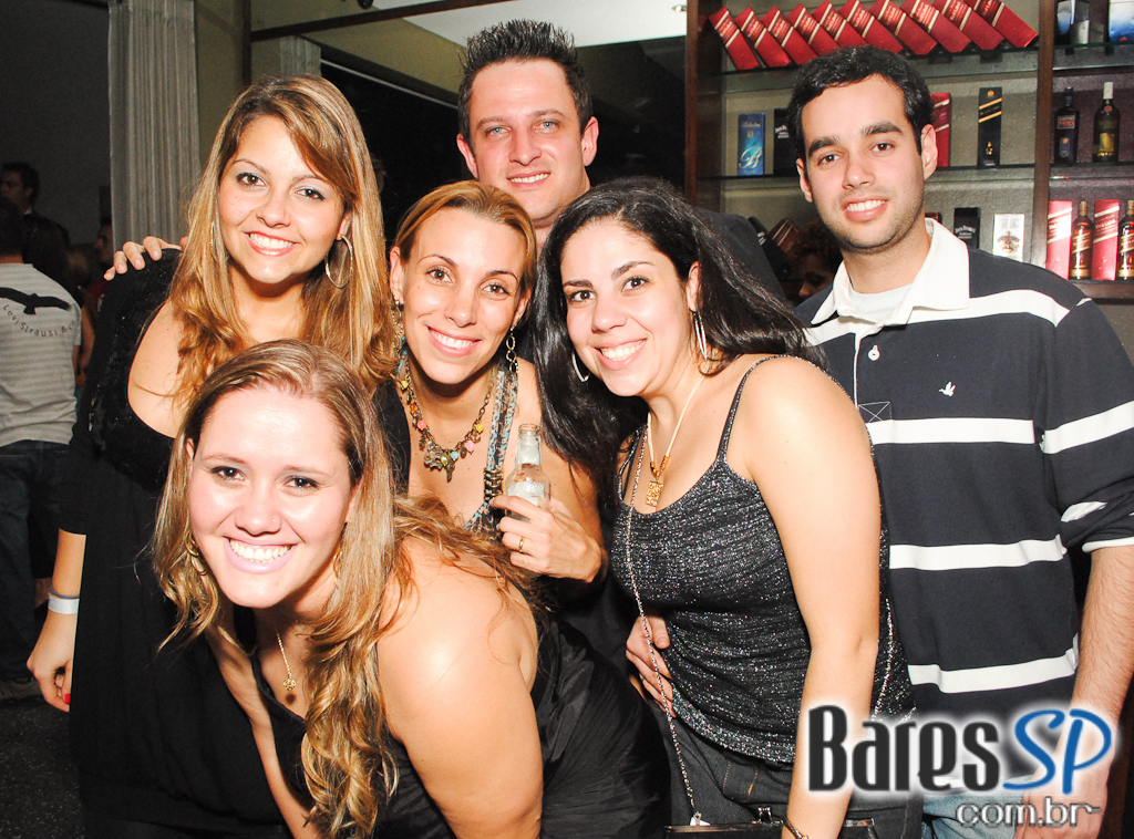 Banda Viva a Noite na festa de 6 anos da Trash 80's Vila Olímpia Banda Viva a Noite na festa de 6 anos da Trash 80's Vila Olímpia