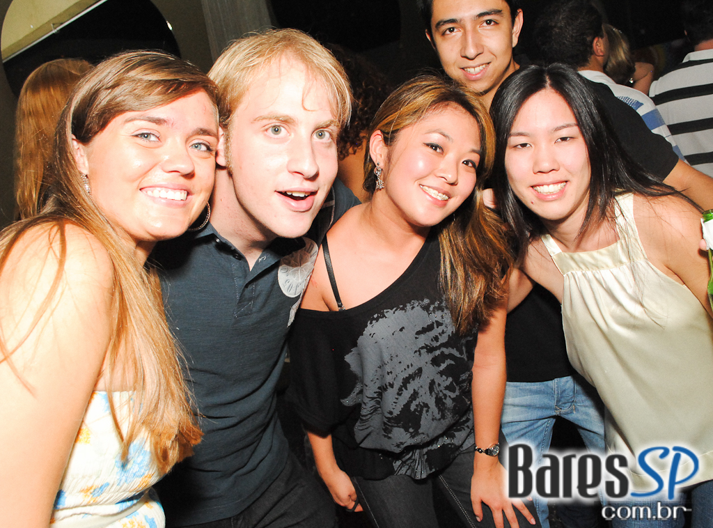 Banda Viva a Noite na festa de 6 anos da Trash 80's Vila Olímpia Banda Viva a Noite na festa de 6 anos da Trash 80's Vila Olímpia