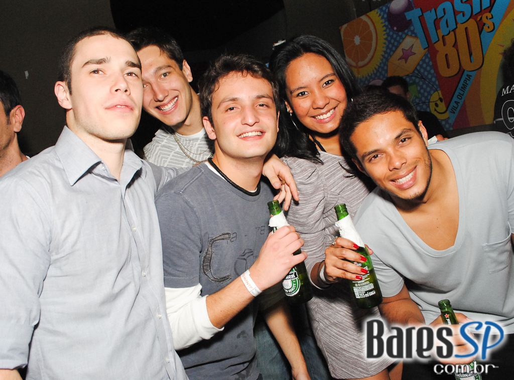 Banda Viva a Noite na festa de 6 anos da Trash 80's Vila Olímpia Banda Viva a Noite na festa de 6 anos da Trash 80's Vila Olímpia