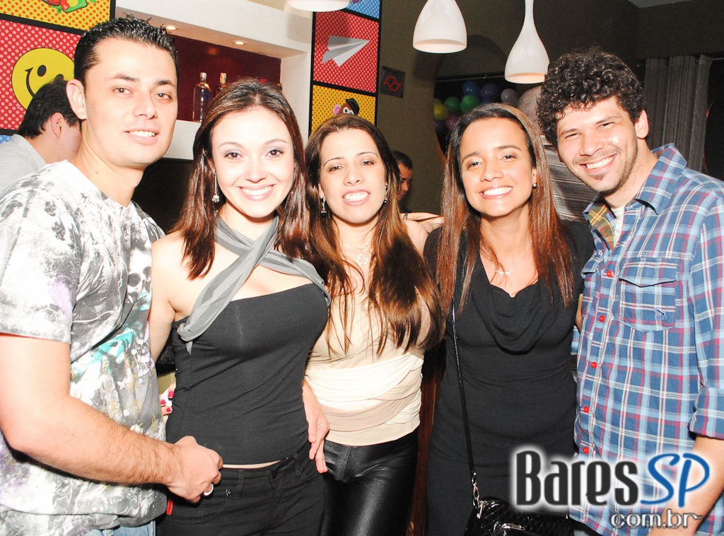 Banda Viva a Noite na festa de 6 anos da Trash 80's Vila Olímpia Banda Viva a Noite na festa de 6 anos da Trash 80's Vila Olímpia