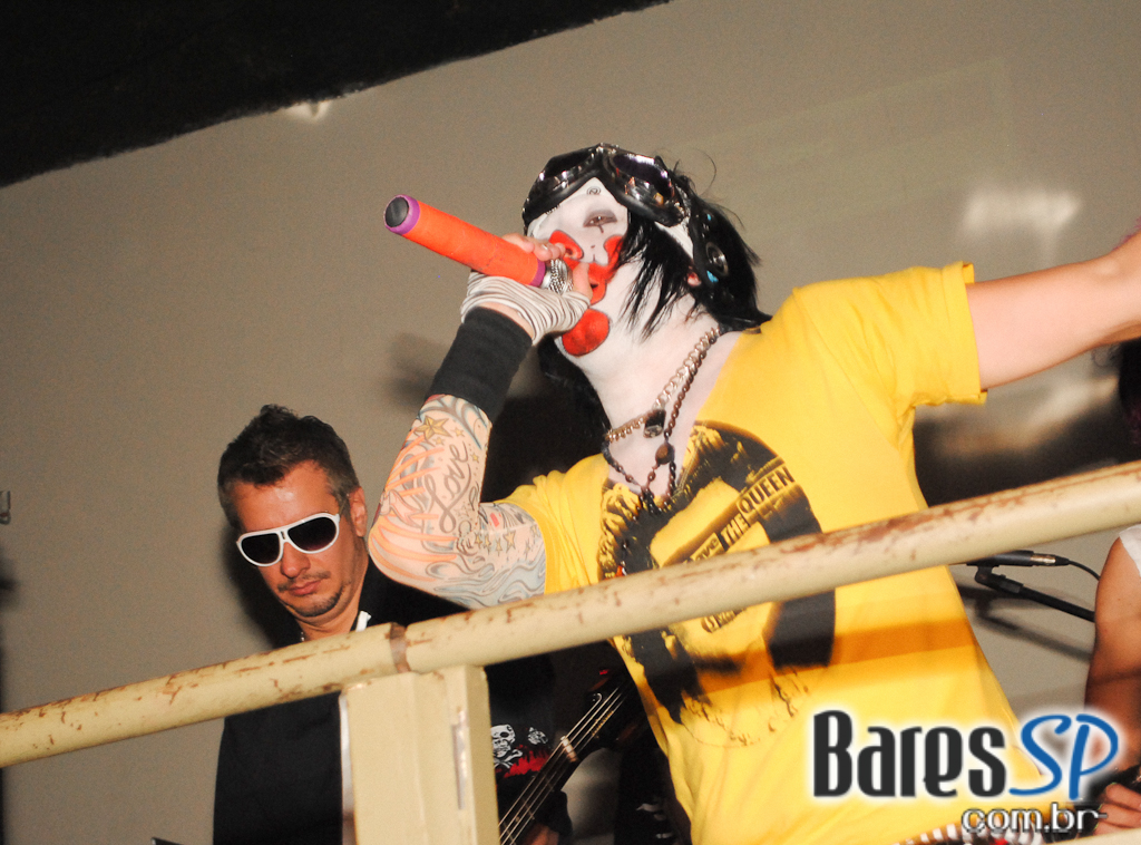 Banda Viva a Noite na festa de 6 anos da Trash 80's Vila Olímpia Banda Viva a Noite na festa de 6 anos da Trash 80's Vila Olímpia