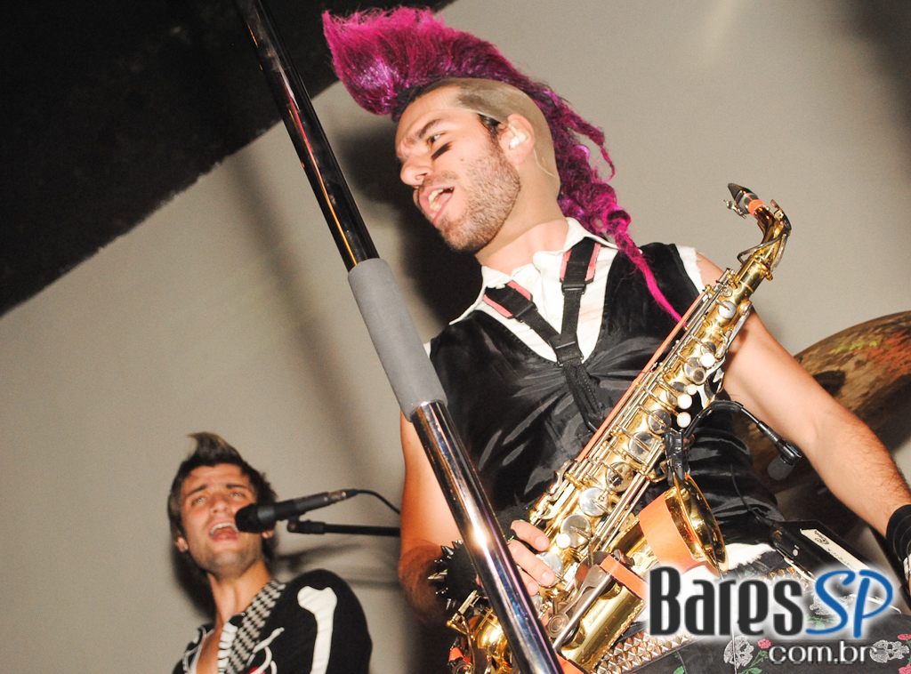 Banda Viva a Noite na festa de 6 anos da Trash 80's Vila Olímpia Banda Viva a Noite na festa de 6 anos da Trash 80's Vila Olímpia