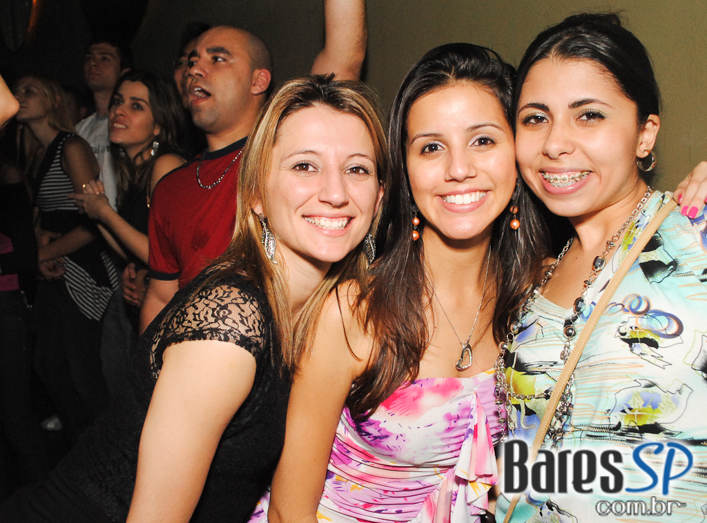 Banda Viva a Noite na festa de 6 anos da Trash 80's Vila Olímpia Banda Viva a Noite na festa de 6 anos da Trash 80's Vila Olímpia