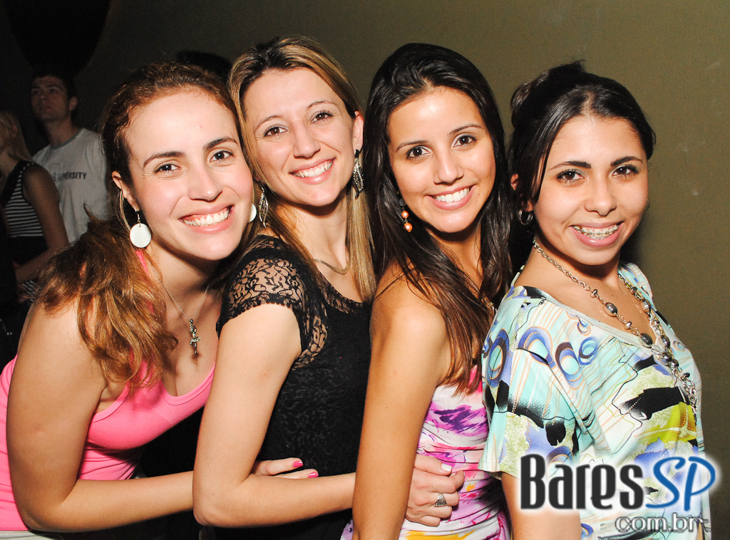 Banda Viva a Noite na festa de 6 anos da Trash 80's Vila Olímpia Banda Viva a Noite na festa de 6 anos da Trash 80's Vila Olímpia