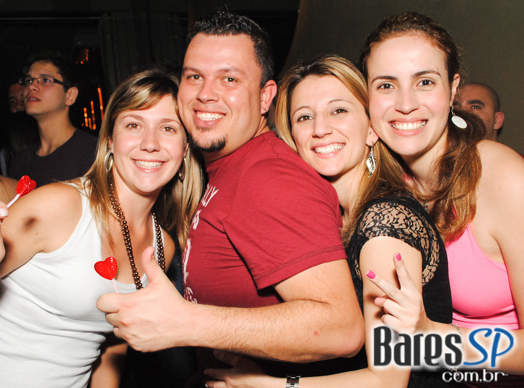 Banda Viva a Noite na festa de 6 anos da Trash 80's Vila Olímpia Banda Viva a Noite na festa de 6 anos da Trash 80's Vila Olímpia