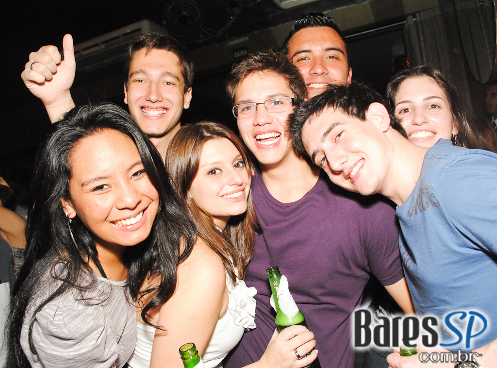 Banda Viva a Noite na festa de 6 anos da Trash 80's Vila Olímpia Banda Viva a Noite na festa de 6 anos da Trash 80's Vila Olímpia