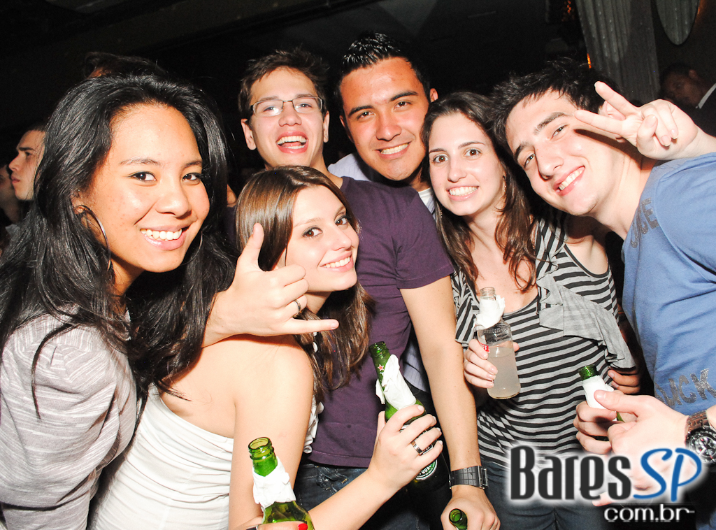 Banda Viva a Noite na festa de 6 anos da Trash 80's Vila Olímpia Banda Viva a Noite na festa de 6 anos da Trash 80's Vila Olímpia