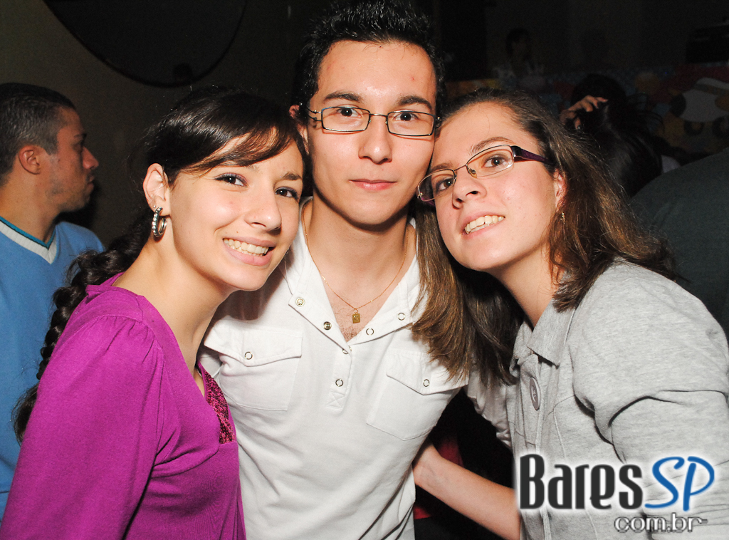 Banda Viva a Noite na festa de 6 anos da Trash 80's Vila Olímpia Banda Viva a Noite na festa de 6 anos da Trash 80's Vila Olímpia