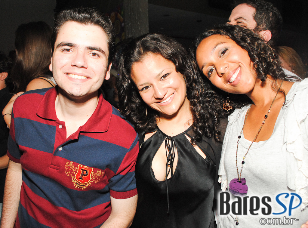 Banda Viva a Noite na festa de 6 anos da Trash 80's Vila Olímpia Banda Viva a Noite na festa de 6 anos da Trash 80's Vila Olímpia