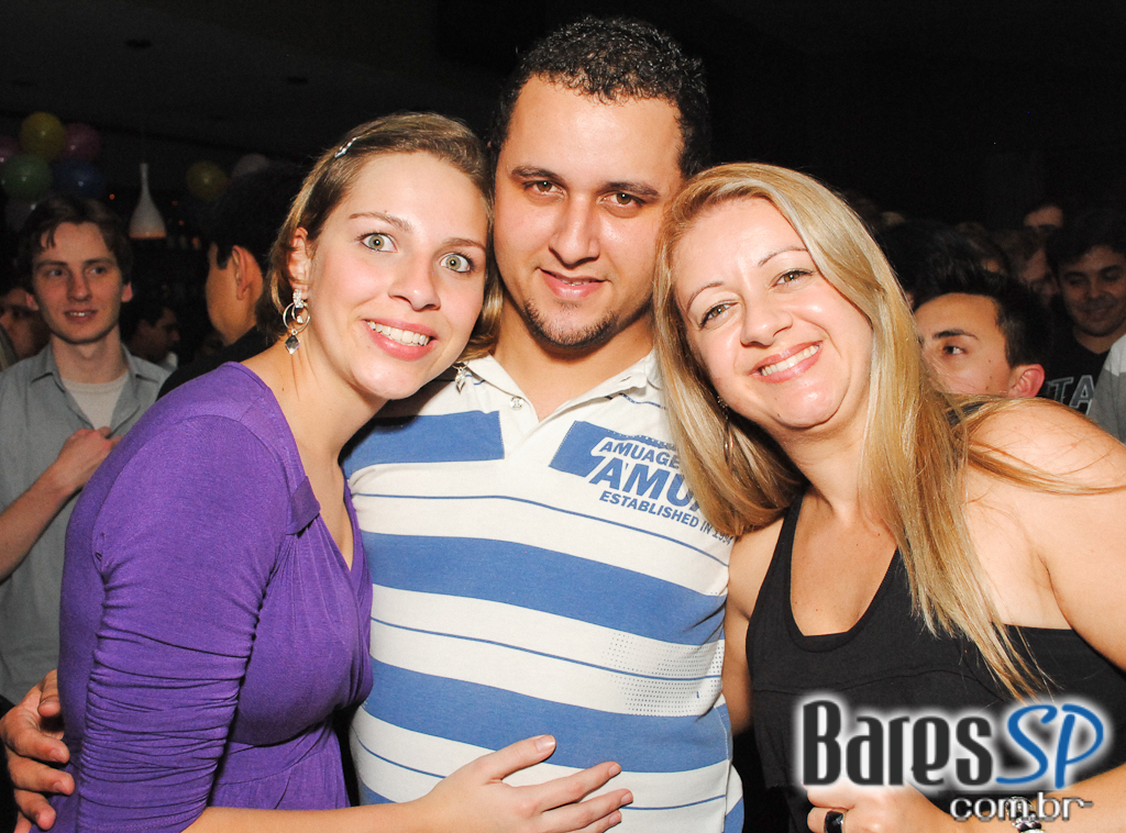 Banda Viva a Noite na festa de 6 anos da Trash 80's Vila Olímpia Banda Viva a Noite na festa de 6 anos da Trash 80's Vila Olímpia